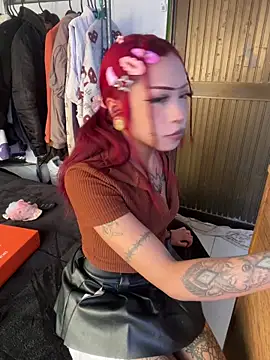 Snapshot of suky_pou chatting on 4, 2, 2026 suky pou online show from 4, 2, 2026