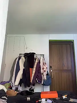 Snapshot of suky_pou chatting on 9, 2, 2026 suky pou online show from 9, 2, 2026