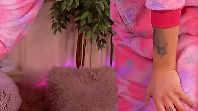 CrystalRedd online show from 11, 2, 2026