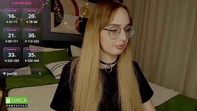 Snapshot of AdeLuna chatting on 5, 2, 2026 AdeLuna online show from 5, 2, 2026