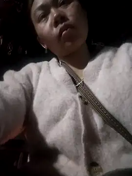 Snapshot of Bella-222 chatting on 5, 2, 2026 Bella-222 online show from 5, 2, 2026