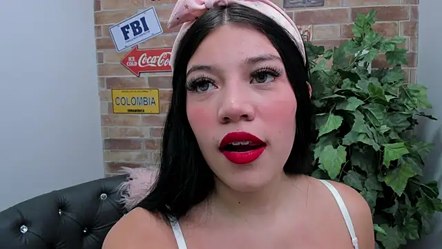 Snapshot of foxy_vera chatting on 25, 4, 2026 foxy vera online show from 25, 4, 2026