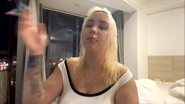 LuxureMia online show from 16, 2, 2026