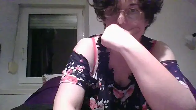 Snapshot of OIseauNoir88 chatting on 4, 4, 2026 OIseauNoir88 online show from 4, 4, 2026