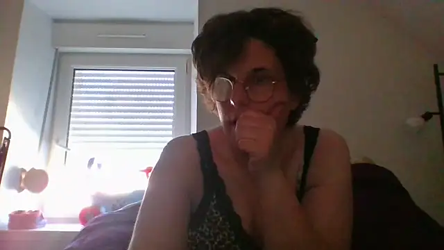 Snapshot of OIseauNoir88 chatting on 7, 4, 2026 OIseauNoir88 online show from 7, 4, 2026
