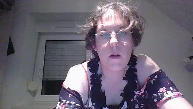 Snapshot of OIseauNoir88 chatting on 9, 4, 2026 OIseauNoir88 online show from 9, 4, 2026