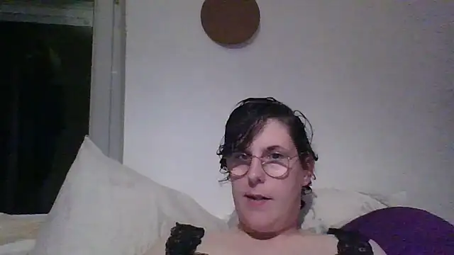 Snapshot of OIseauNoir88 chatting on 10, 4, 2026 OIseauNoir88 online show from 10, 4, 2026