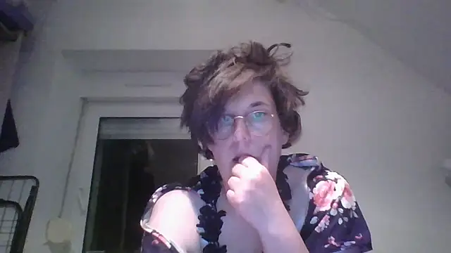Snapshot of OIseauNoir88 chatting on 12, 4, 2026 OIseauNoir88 online show from 12, 4, 2026
