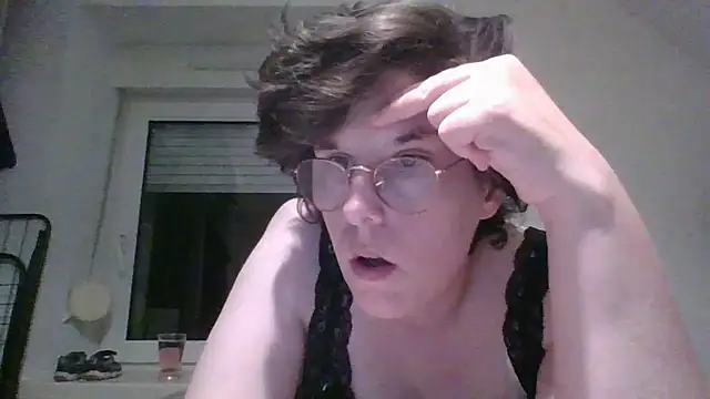 Snapshot of OIseauNoir88 chatting on 15, 4, 2026 OIseauNoir88 online show from 15, 4, 2026