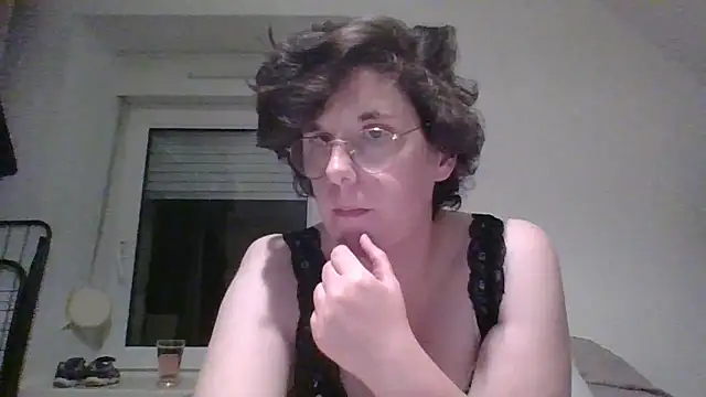 Snapshot of OIseauNoir88 chatting on 15, 4, 2026 OIseauNoir88 online show from 15, 4, 2026