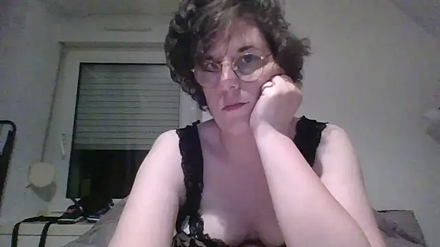 Snapshot of OIseauNoir88 chatting on 18, 4, 2026 OIseauNoir88 online show from 18, 4, 2026
