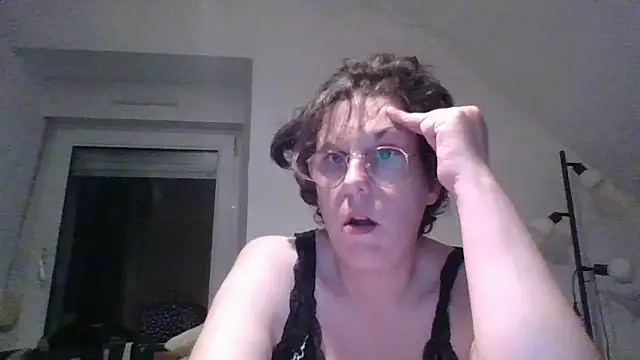 Snapshot of OIseauNoir88 chatting on 20, 4, 2026 OIseauNoir88 online show from 20, 4, 2026