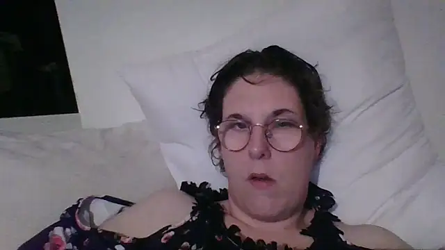 Snapshot of OIseauNoir88 chatting on 21, 4, 2026 OIseauNoir88 online show from 21, 4, 2026