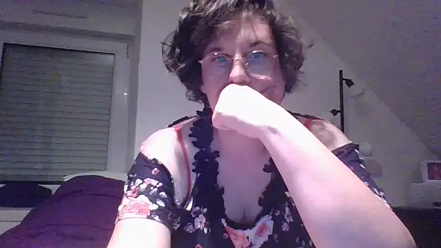 Snapshot of OIseauNoir88 chatting on 9, 5, 2026 OIseauNoir88 online show from 9, 5, 2026