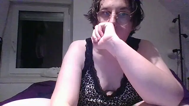 Snapshot of OIseauNoir88 chatting on 12, 5, 2026 OIseauNoir88 online show from 12, 5, 2026
