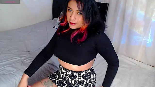 Snapshot of laury_moon chatting on 10, 2, 2026 laury moon online show from 10, 2, 2026