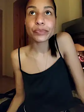 YaraEstelle online show from 4, 3, 2026