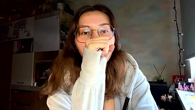 Snapshot of Miaaa_Moon chatting on 4, 3, 2026 Miaaa Moon online show from 4, 3, 2026