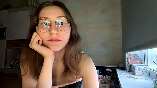 Snapshot of Miaaa_Moon chatting on 6, 4, 2026 Miaaa Moon online show from 6, 4, 2026