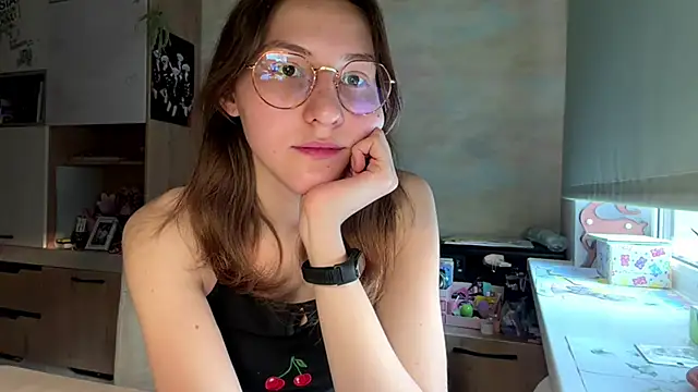 Snapshot of Miaaa_Moon chatting on 7, 4, 2026 Miaaa Moon online show from 7, 4, 2026
