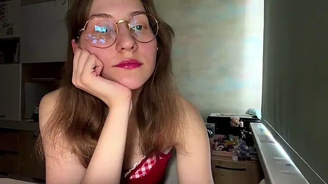 Snapshot of Miaaa_Moon chatting on 14, 4, 2026 Miaaa Moon online show from 14, 4, 2026