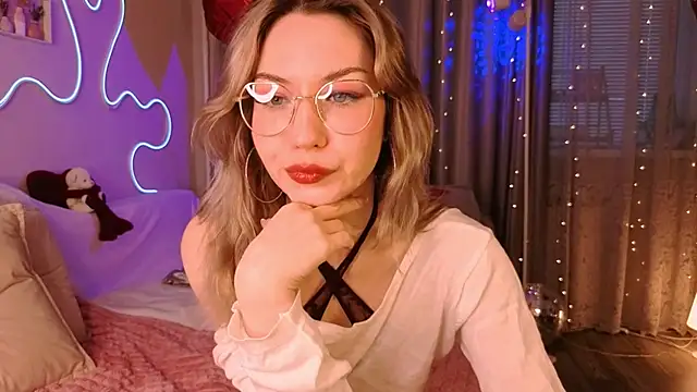 Snapshot of lusciousslily chatting on 25, 2, 2026 lusciousslily online show from 25, 2, 2026