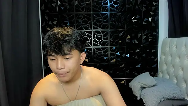 xlovercutietwink online show from 6, 4, 2026