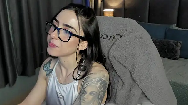 Luna tagliaferri online show from 20, 2, 2026