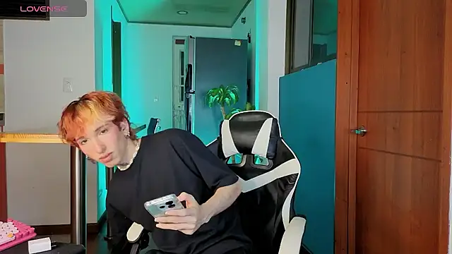 Snapshot of golden_twink_ chatting on 11, 2, 2026 golden twink online show from 11, 2, 2026