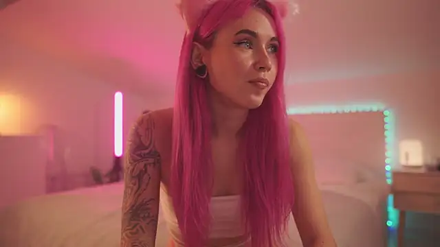 Sarah Pink online show from 24, 1, 2025