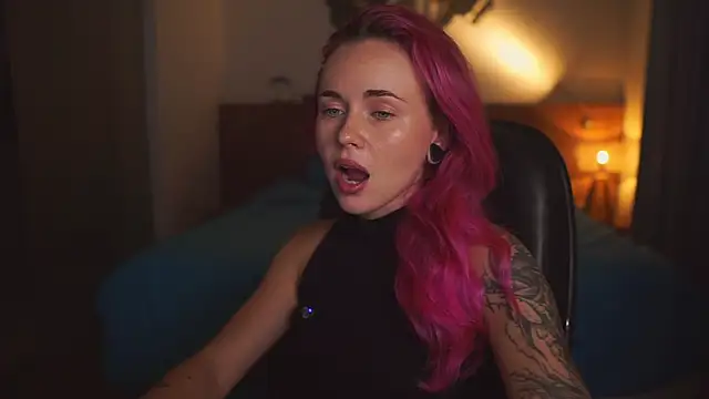 Snapshot of Sarah_Pink chatting on 24, 6, 2026 Sarah Pink online show from 24, 6, 2026