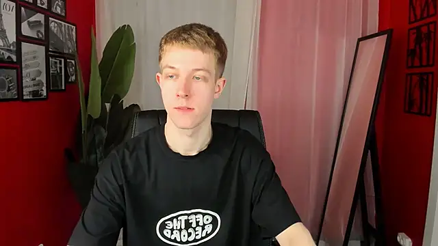 Snapshot of Dylan_Norton chatting on 21, 4, 2026 Dylan Norton online show from 21, 4, 2026