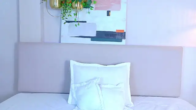 VioletBloomm online show from 9, 4, 2026