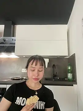 Snapshot of Just-Lilly chatting on 3, 5, 2026 Just-Lilly online show from 3, 5, 2026