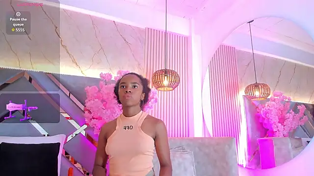 Snapshot of EmmaLovve chatting on 10, 2, 2026 EmmaLovve online show from 10, 2, 2026