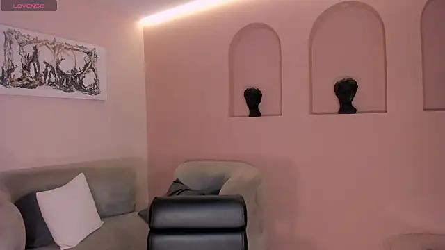 Snapshot of LucieMartin chatting on 9, 4, 2026 LucieMartin online show from 9, 4, 2026