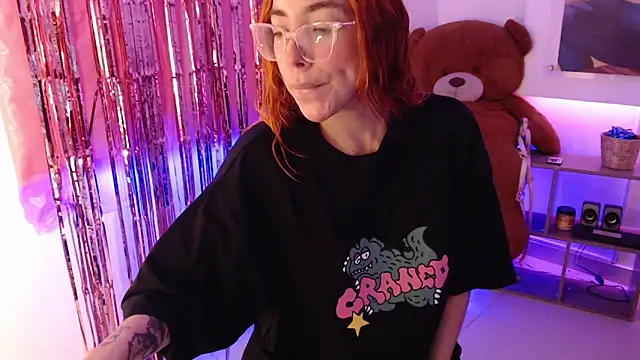 Snapshot of mere_in_redd chatting on 7, 5, 2026 mere in redd online show from 7, 5, 2026