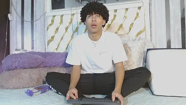 ian smith  online show from 15, 4, 2026