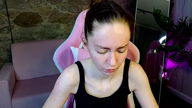 KristineValbuena online show from 14, 2, 2026