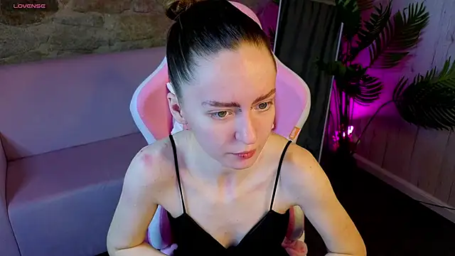 KristineValbuena online show from 17, 2, 2026