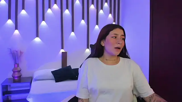 charlottee27  online show from 15, 4, 2026