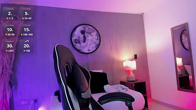 Snapshot of charlottee27_ chatting on 30, 5, 2026 charlottee27 online show from 30, 5, 2026