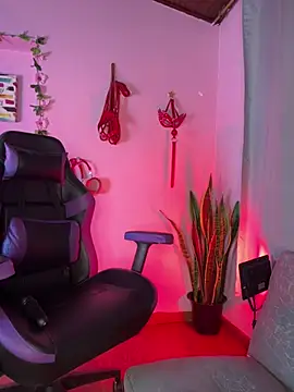 kenia thompsom01 online show from 17, 4, 2026