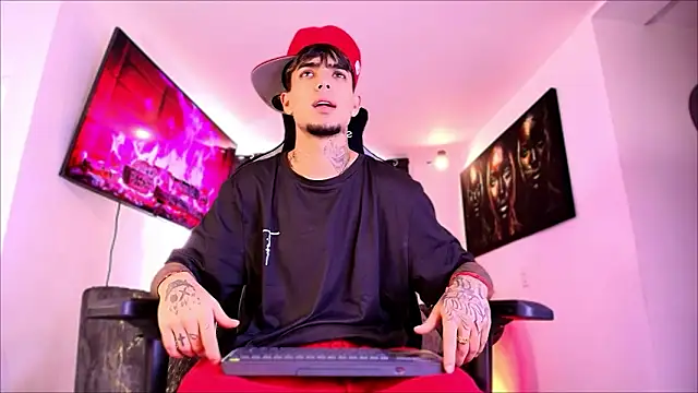 Snapshot of miguel_aguirre_ chatting on 3, 2, 2026 miguel aguirre online show from 3, 2, 2026