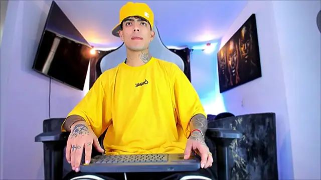 Snapshot of miguel_aguirre_ chatting on 21, 2, 2026 miguel aguirre online show from 21, 2, 2026