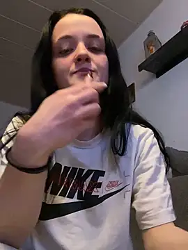 Snapshot of LeonieClaire chatting on 9, 2, 2026 LeonieClaire online show from 9, 2, 2026