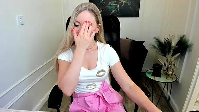 CharlotteKerti online show from 1, 7, 2026