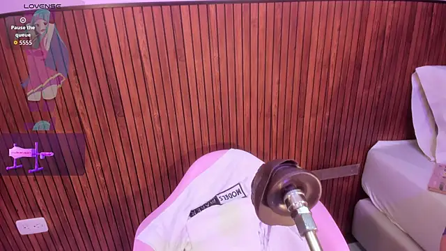 nicolle boobies online show from 15, 4, 2026