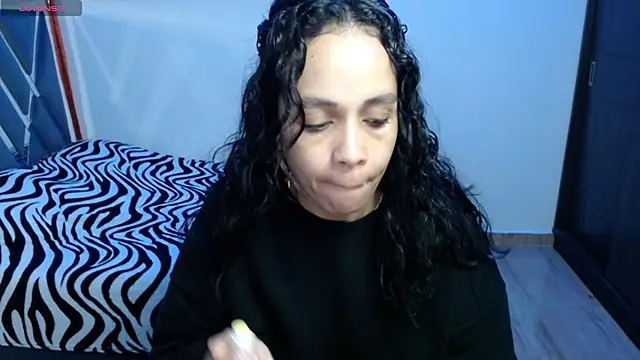 Snapshot of paula_lopez__ chatting on 6, 5, 2026 paula lopez online show from 6, 5, 2026