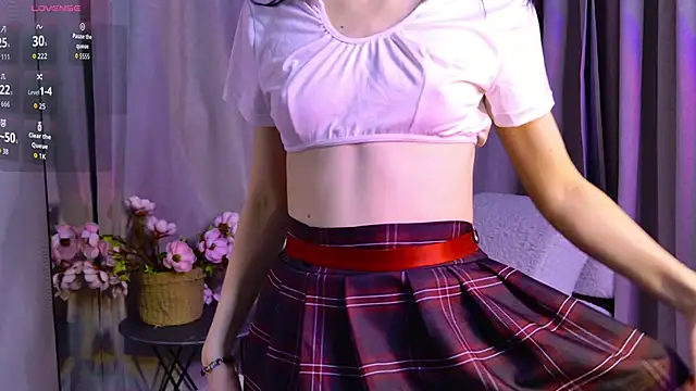 NicoleLuxe online show from 3, 3, 2026